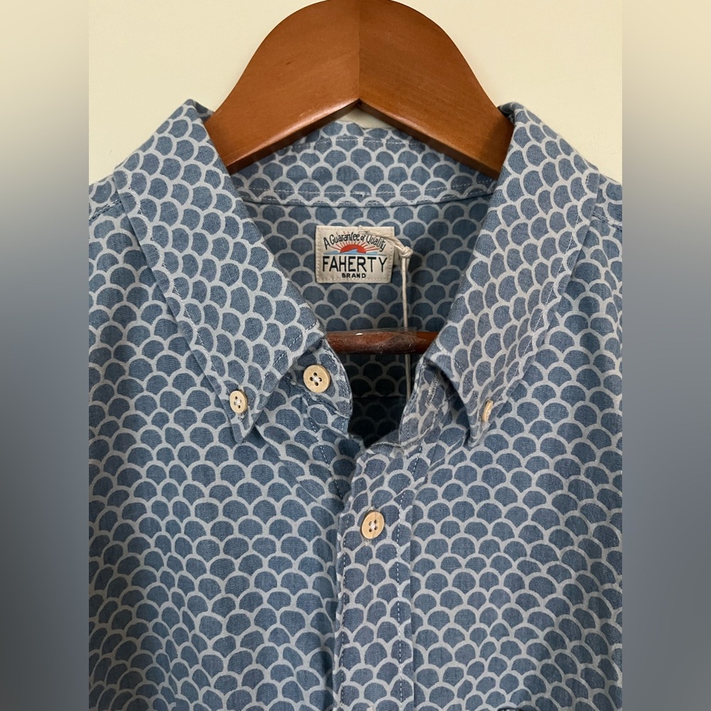 NWT Men’s Faherty Short-Sleeve Stretch Playa Shirt Fishscale Redux print XL blue - Picture 2 of 9